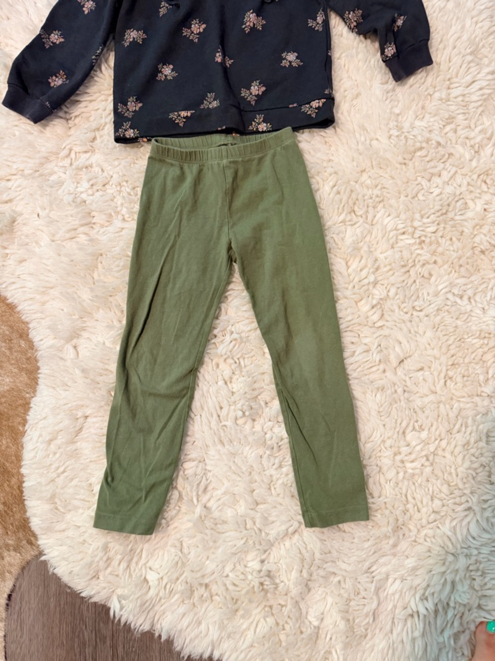 OshKosh B'gosh Black Floral Ruffle Top with Olive Green Leggings Set - Picture 2 of 6